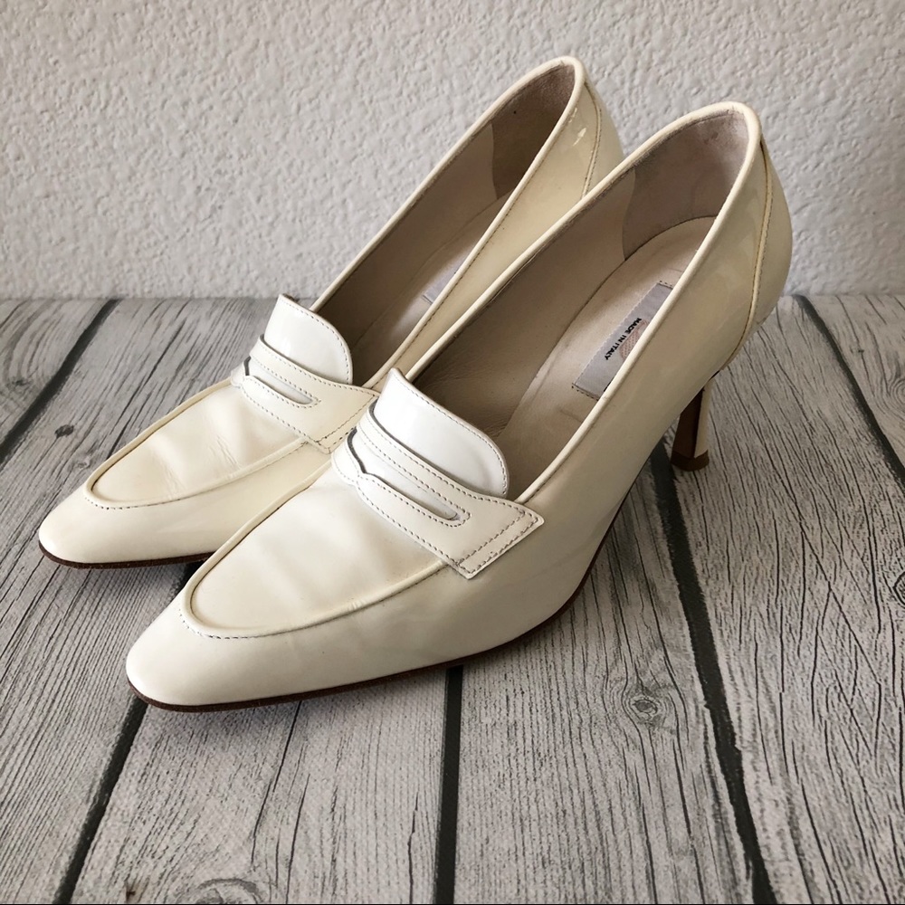 DIEGO DELLA VALLE Cream Penny Loafer Style Pumps